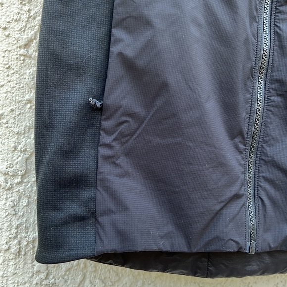 Arc'Teryx Season 12 Cast & Crew Black Vest Men's Size 12 - Picture 3 of 8